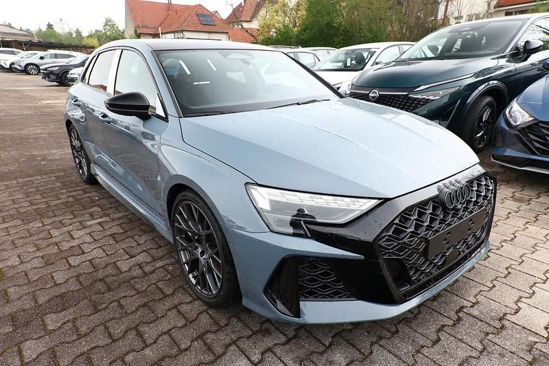 Neu Audi RS3 Advanced 400 PS (294 kW) 2026 Grau metallic Limousine