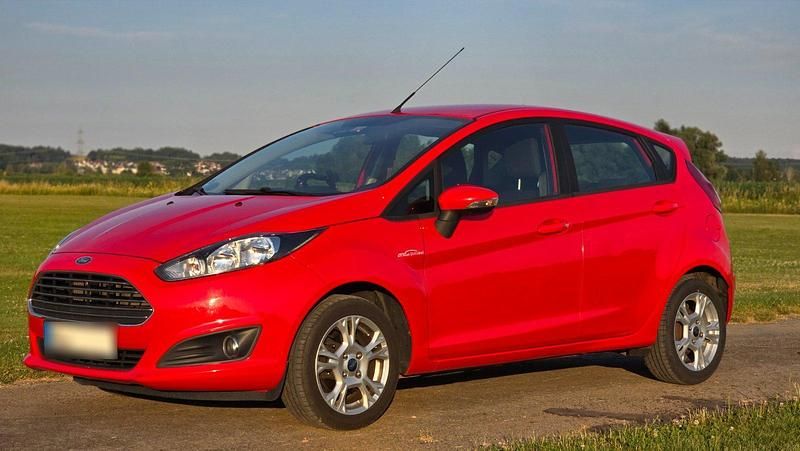 Gebraucht Ford Fiesta 101 PS (74 kW) 2016 Rot Kleinwagen