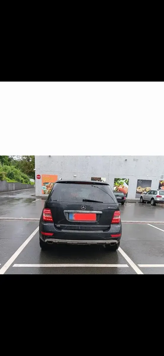 Second-hand Mercedes ML320 224 CP (164 kW) 2009 Negru SUV