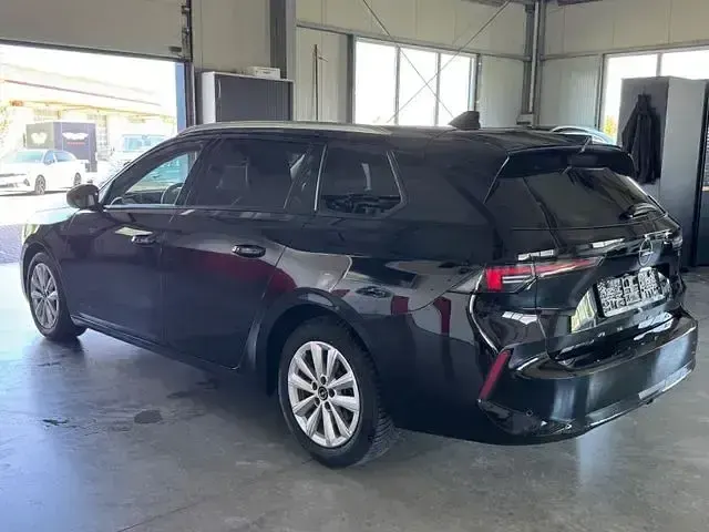 Używany Opel Astra Elegance 131 KM (96 kW) 2023 Czarny Hatchback
