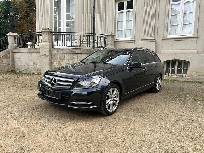 Gebraucht Mercedes C180 156 PS (114 kW) 2012 Schwarz Kombi