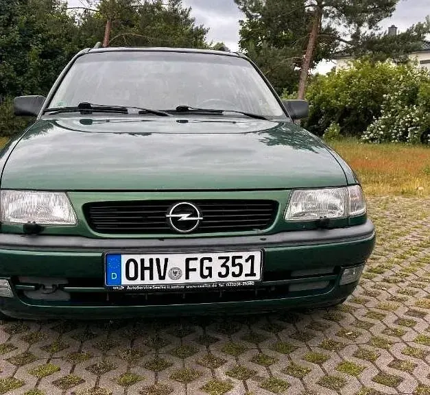 Gebraucht Opel Astra 101 PS (74 kW) 1996 Grün Kombi