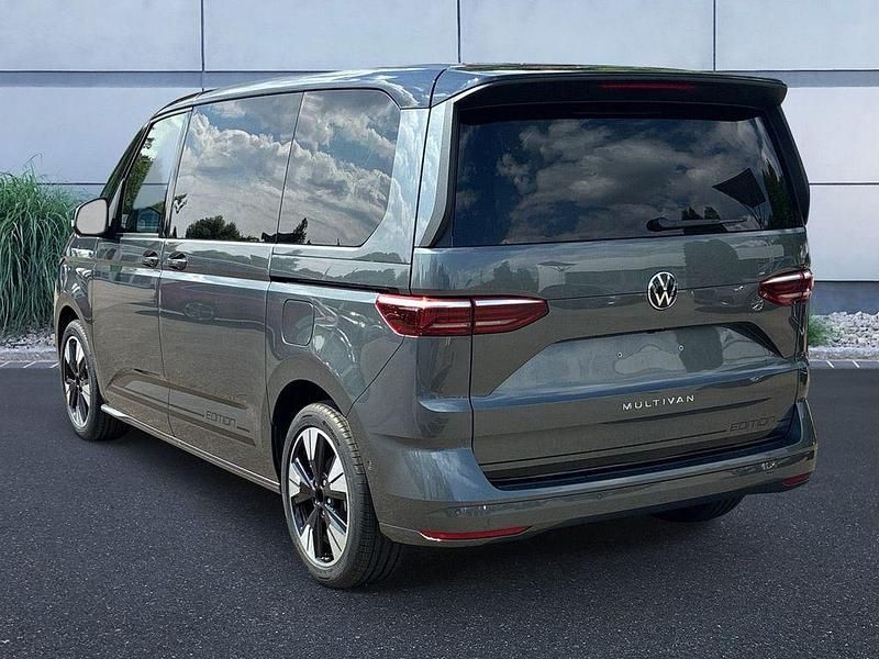 Gebraucht VW Multivan Life 150 PS (110 kW) 2025 Grau Van