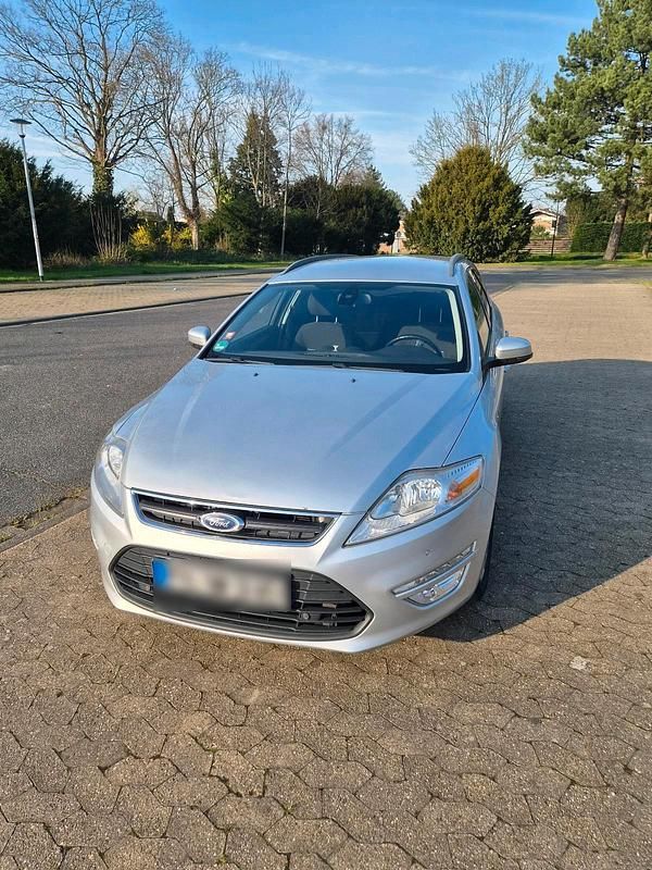 Gebraucht Ford Mondeo Titanium 140 PS (102 kW) 2012 Silber Kombi