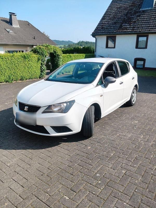 Weiß Gebraucht 2014 Seat Ibiza Kleinwagen | 7.150 € (Fairer Preis) - Bild 1/4