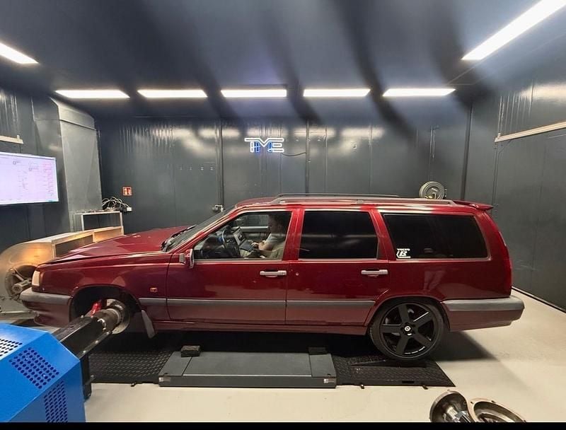 Gebraucht Volvo 855 430 PS (316 kW) 1995 Schwarz Kombi