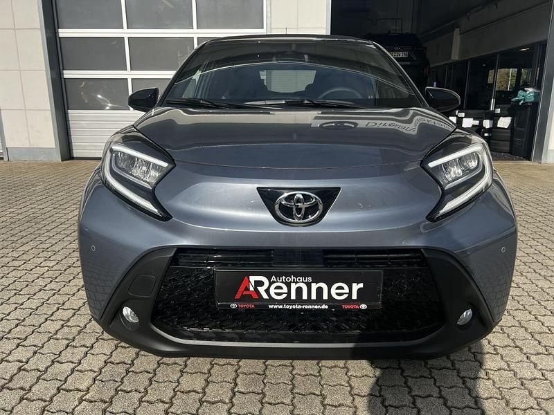 Grau Neu 2025 Toyota Aygo X SUV | 18.490 € - Bild 1/4