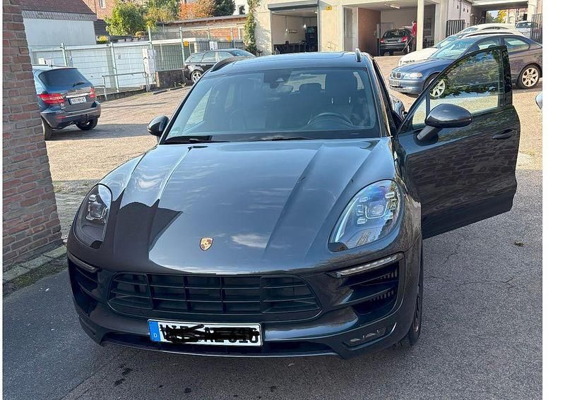 Schwarz Gebraucht 2017 Porsche Macan GTS SUV | 30.800 € (Guter Preis) - Bild 1/4