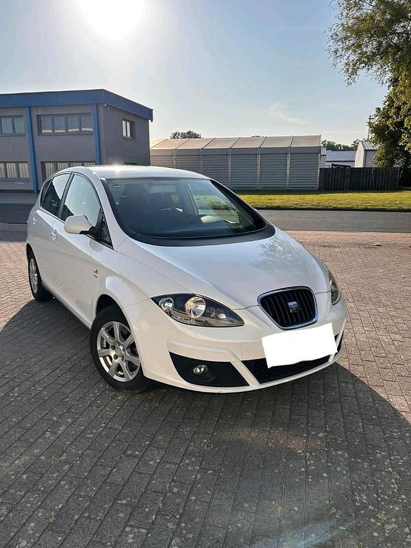 Weiß Gebraucht 2010 Seat Altea Van / Kleinbus | 2.750 € (Guter Preis) - Bild 1/4