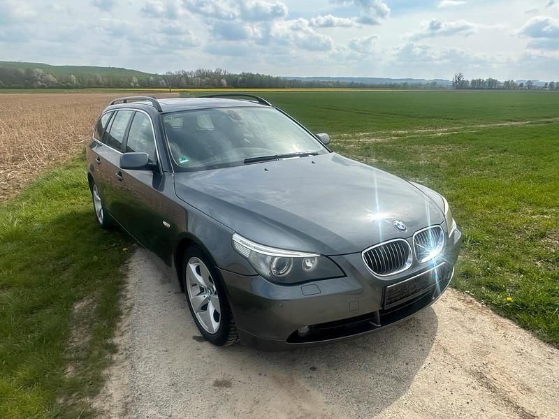 Gebraucht BMW 530 231 PS (169 kW) 2006 Grau Kombi
