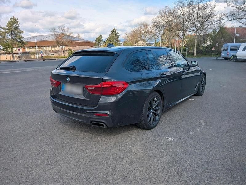 Gebraucht BMW M550 400 PS (294 kW) 2018 Blau Limousine