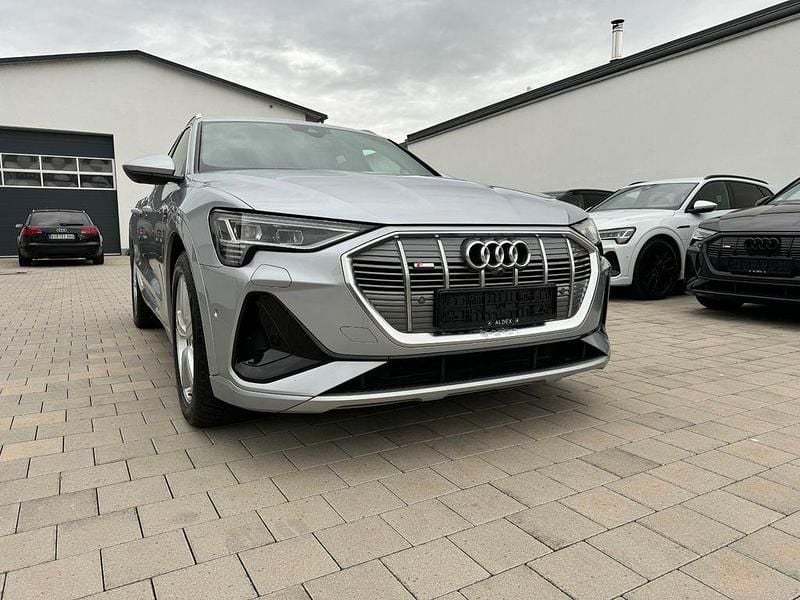 Silber Gebraucht 2022 Audi e-tron Sport SUV | 34.499 € (Fairer Preis) - Bild 1/4