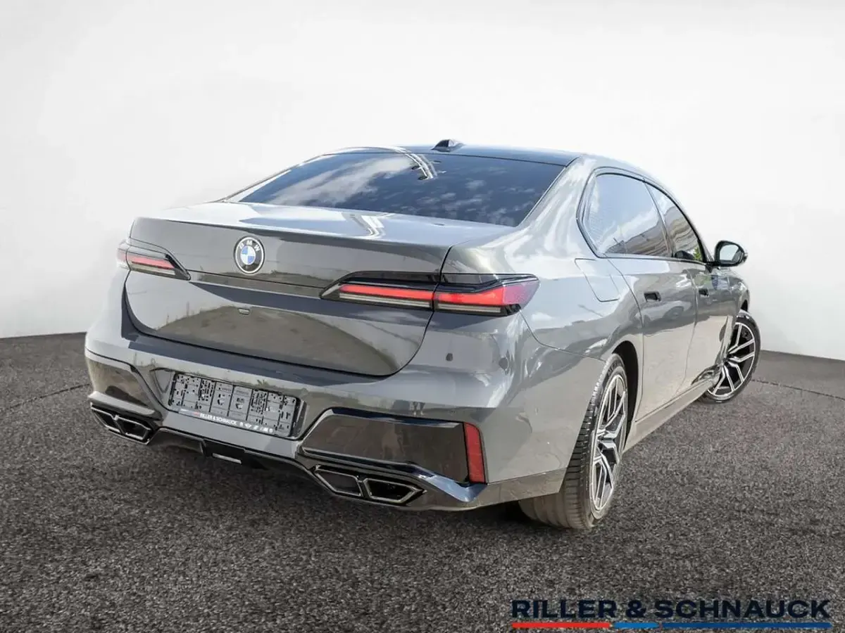 Gebraucht BMW 740 M Sport 286 PS (210 kW) 2024 Grau Limousine