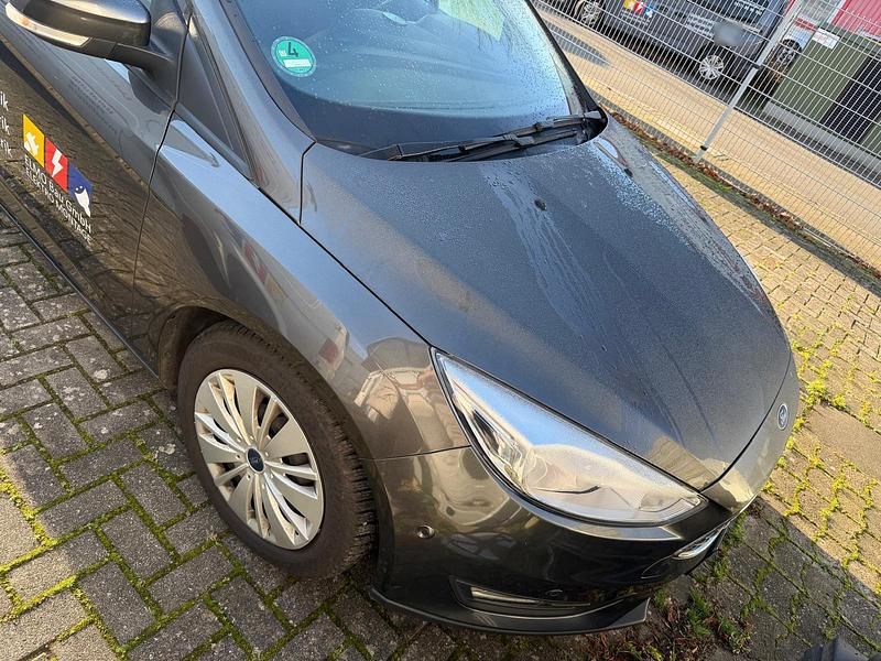 Second-hand Ford Focus 120 CP (88 kW) 2017 Gri Berlinǎ