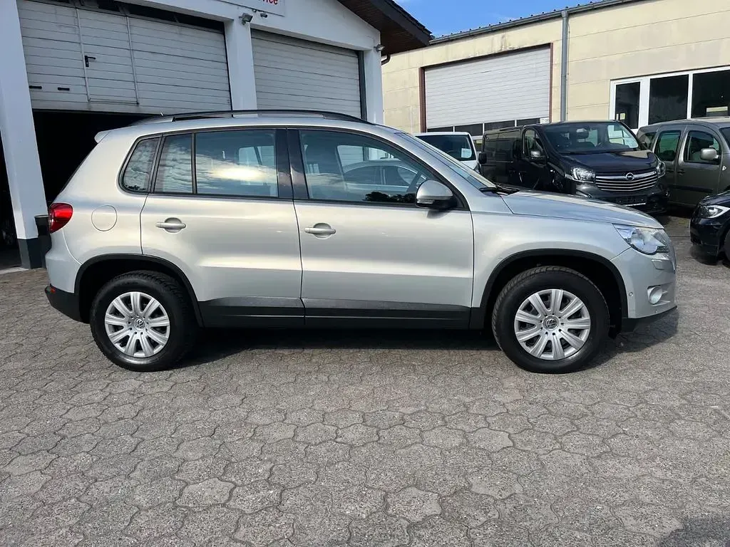 Gebraucht VW Tiguan Trendline 140 PS (102 kW) 2011 Silver leaf metallic SUV