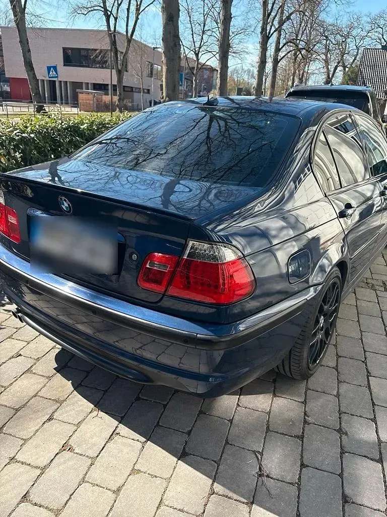 Gebraucht BMW 320 170 PS (125 kW) 2004 Blau Limousine