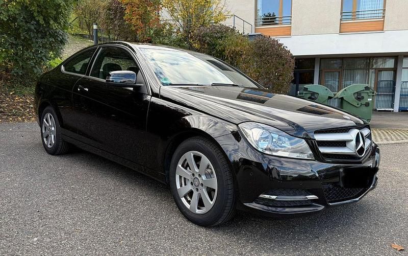 Schwarz Gebraucht 2013 Mercedes C180 Coupé | 12.777 € (Fairer Preis) - Bild 1/4