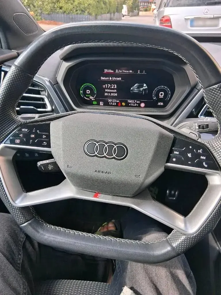Używany Audi Q4 e-tron 125 kW (170 KM) 2023 Szary SUV