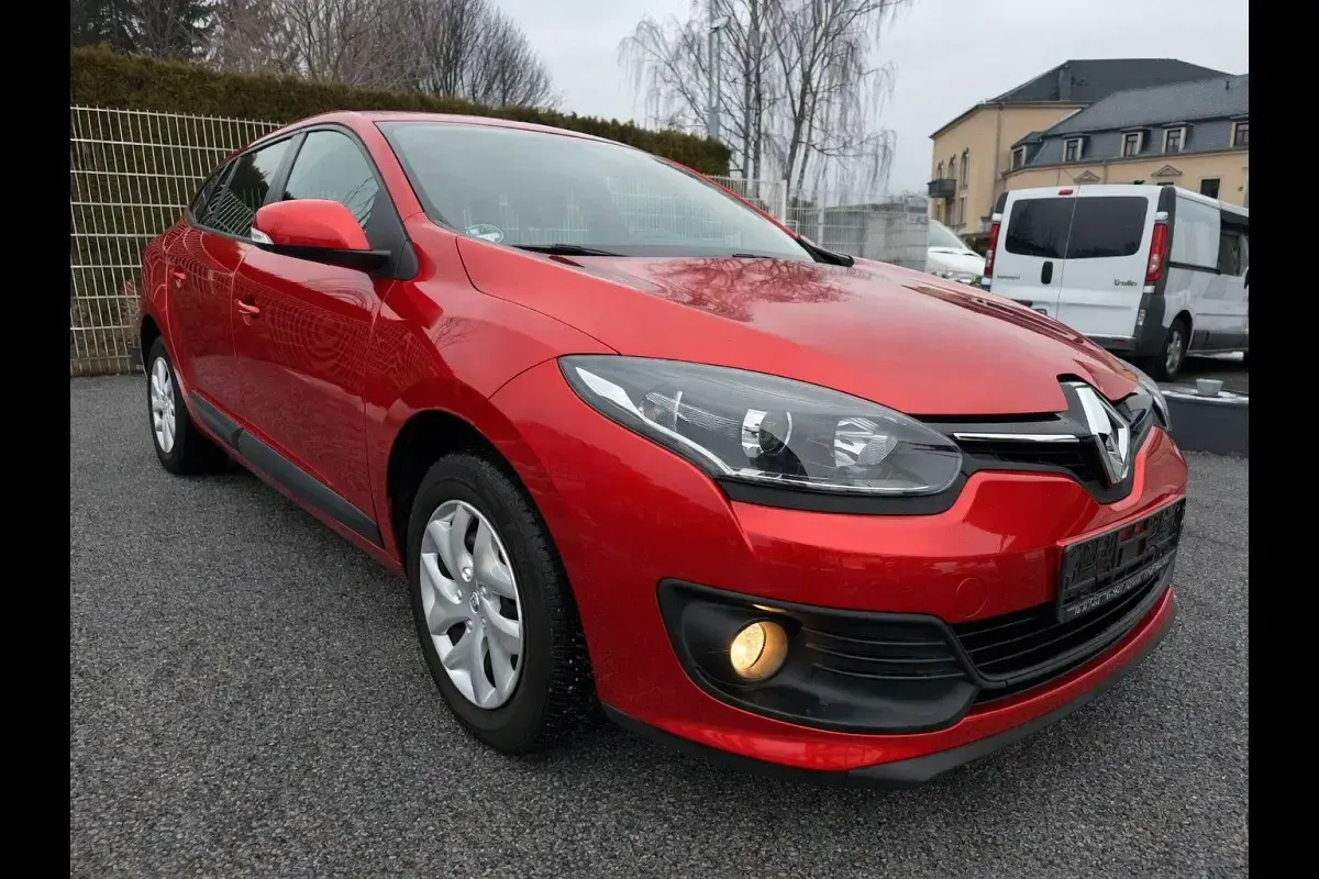 Gebraucht Renault Mégane GrandTour Authentique 116 PS (85 kW) 2016 Rot Kombi
