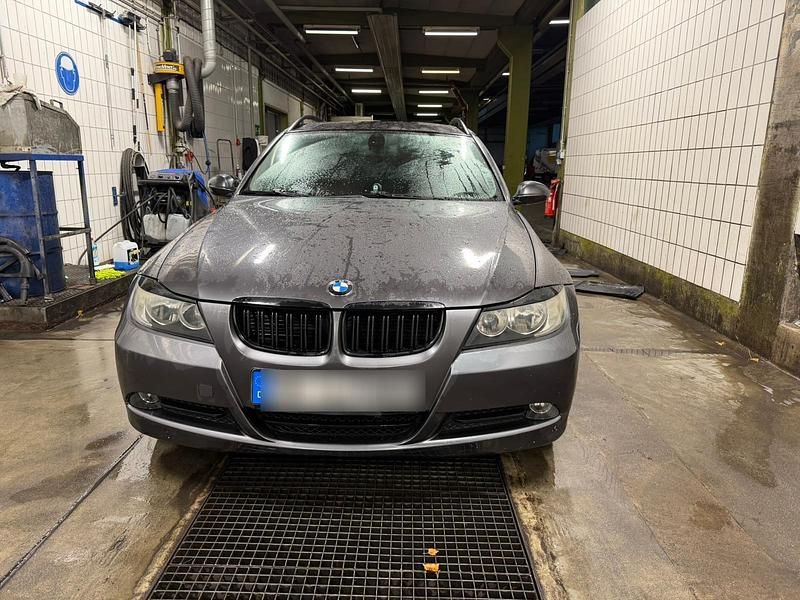 Grau Gebraucht 2008 BMW 320 Kombi | 4.000 € (Guter Preis) - Bild 1/4