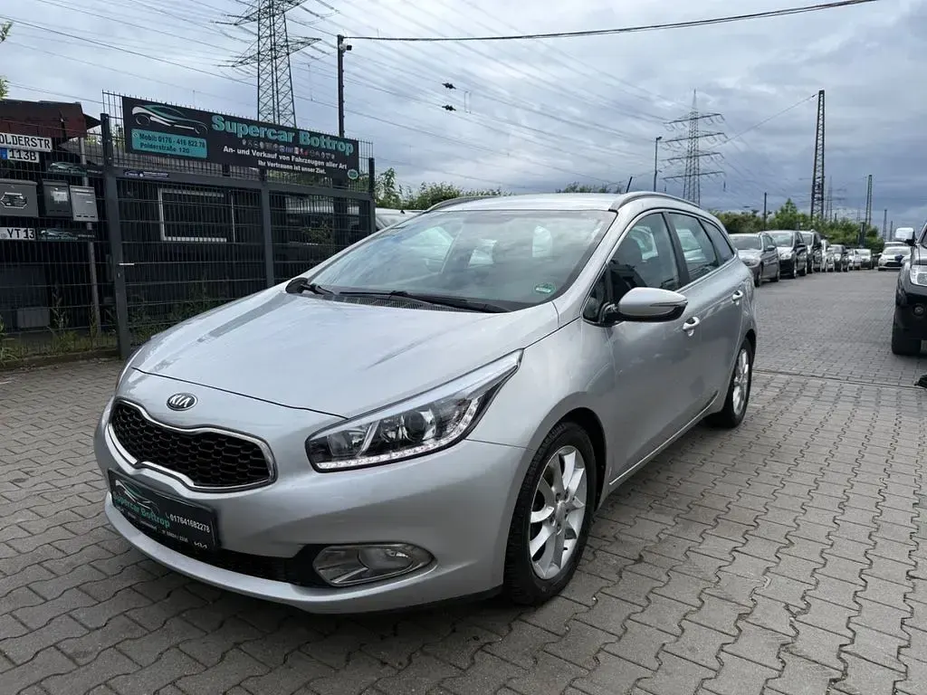 Gebraucht Kia Ceed Sportswagon Edition 7 135 PS (99 kW) 2013 Silber Kombi