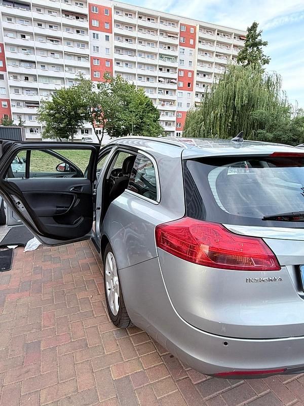 Gebraucht Opel Insignia 118 PS (86 kW) 2010 Grau Kombi