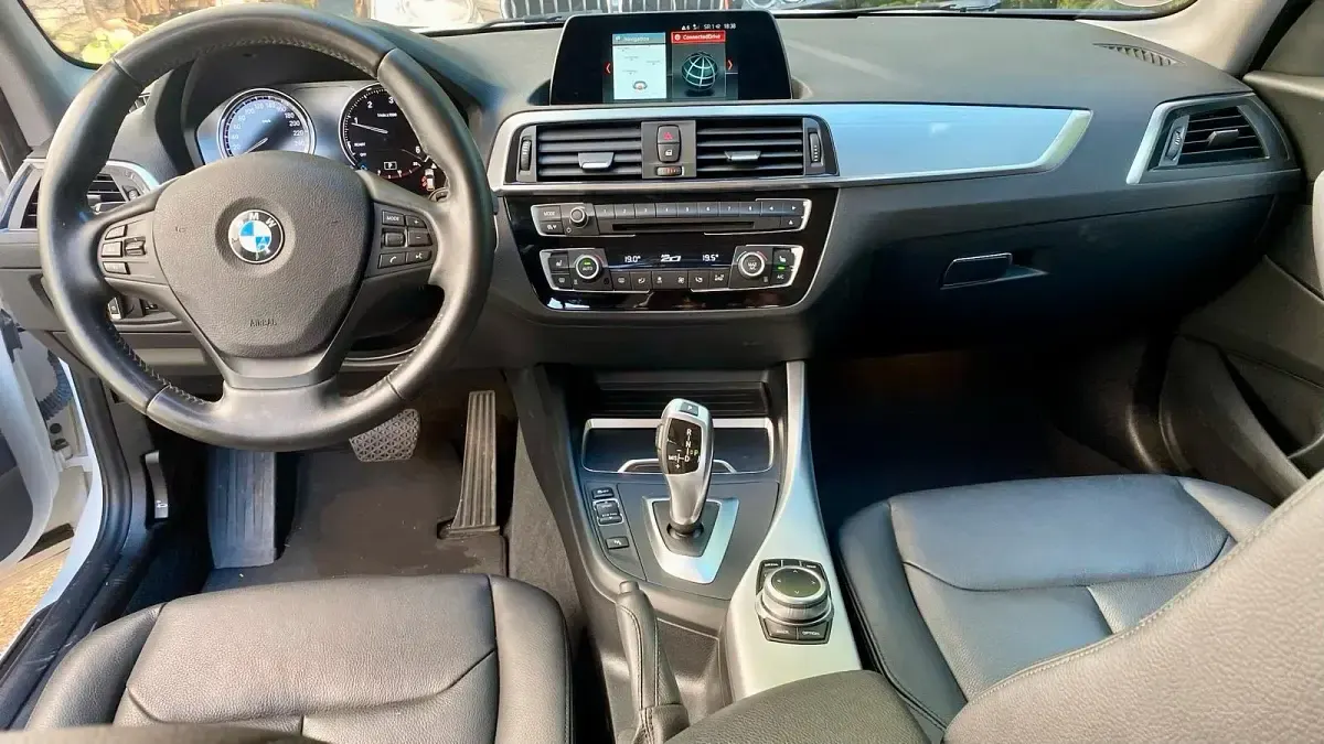 Gebraucht BMW 120 Advantage 190 PS (139 kW) 2018 Weiß Kleinwagen