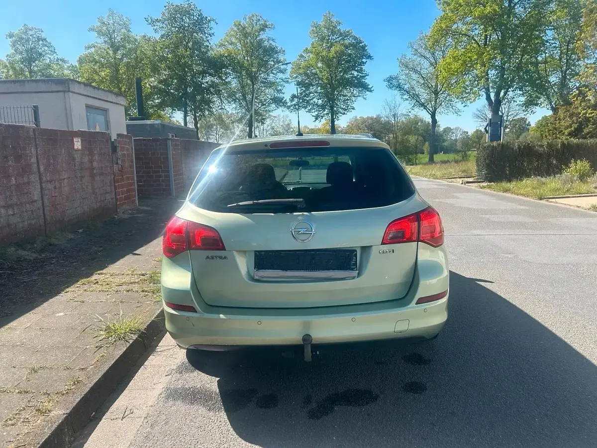 Second-hand Opel Astra 110 CP (80 kW) 2012 Verde Break