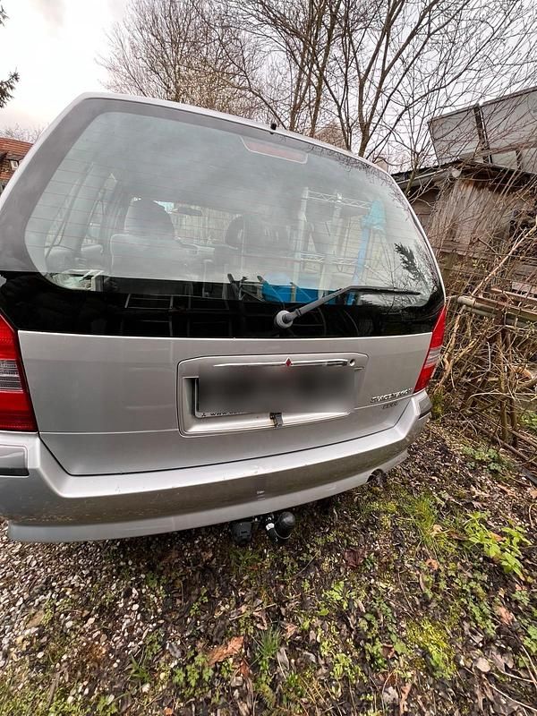 Gebraucht Mitsubishi Space Wagon 134 PS (98 kW) 2004 Silber Van / Kleinbus