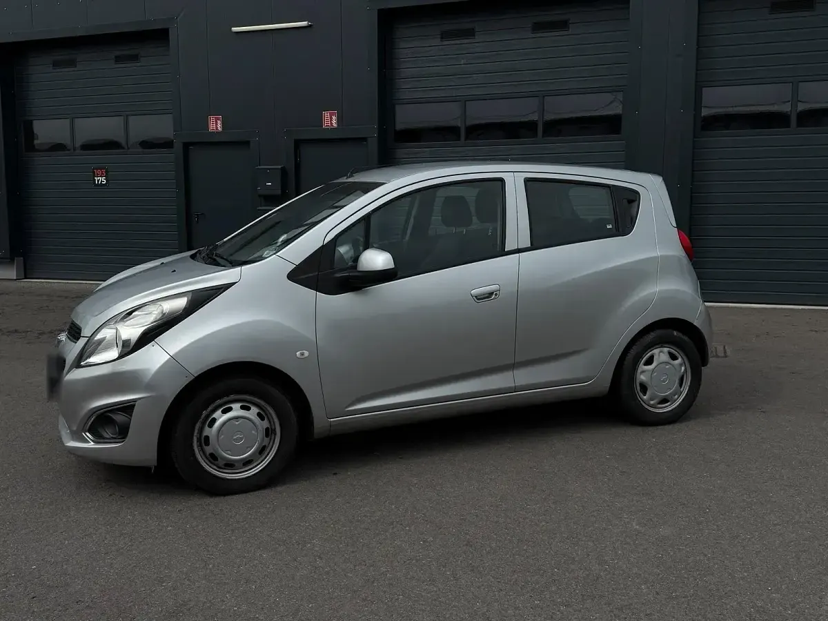 Gebraucht Chevrolet Spark 68 PS (50 kW) 2013 Silber Kleinwagen