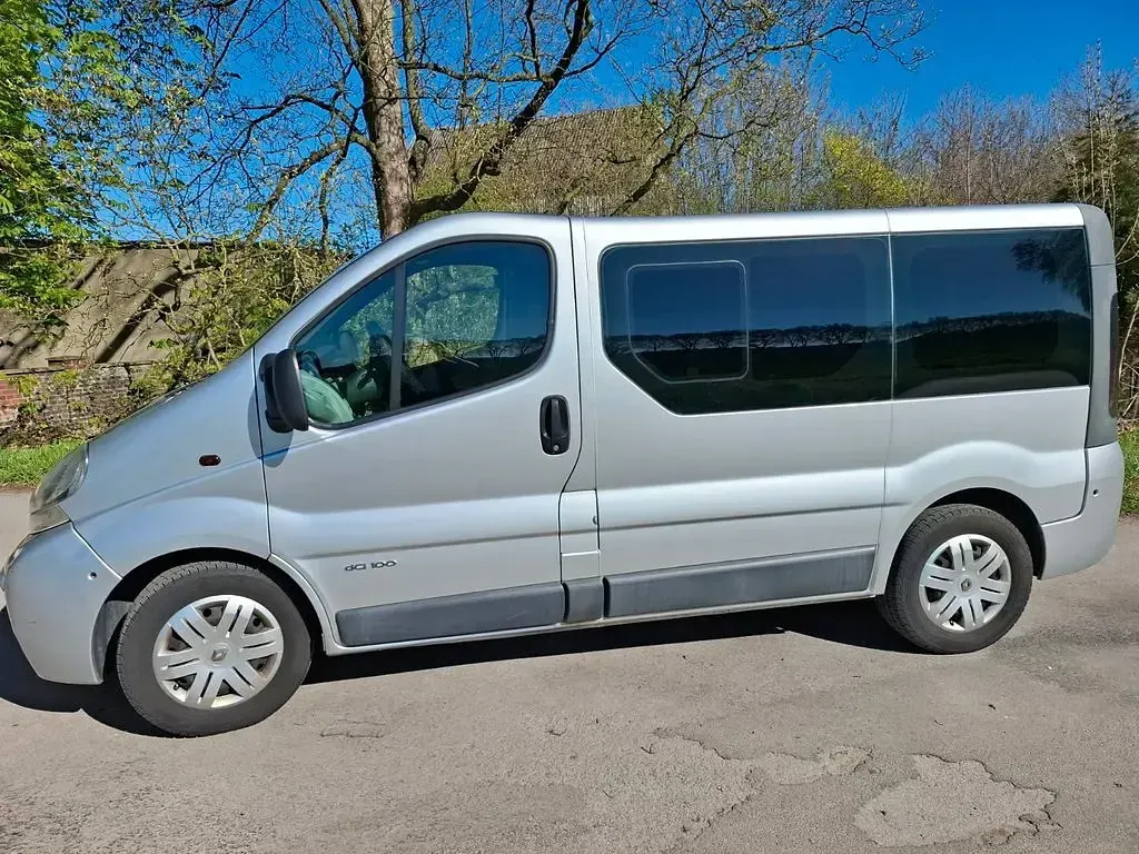 Second-hand Renault Trafic 101 CP (74 kW) 2006 Gri Monovolum