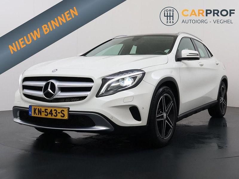 Weiß Gebraucht 2016 Mercedes GLA180 Prestige SUV | 14.995 € (Teuer) - Bild 1/4