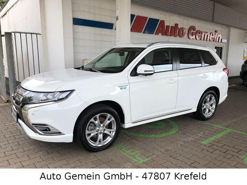 Weiß Gebraucht 2020 Mitsubishi Outlander P-HEV Plus SUV | 22.950 € (Fairer Preis) - Bild 1/4