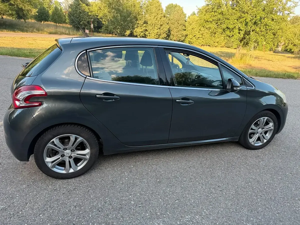 Gebraucht Peugeot 208 Allure 120 PS (88 kW) 2012 Grau Kleinwagen