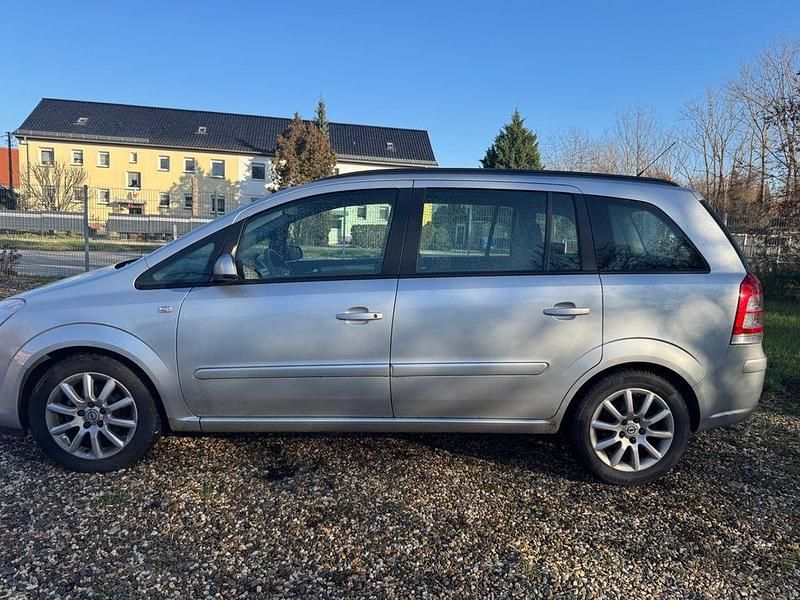 Gebraucht Opel Zafira Innovation 140 PS (102 kW) 2009 Silber Van / Kleinbus