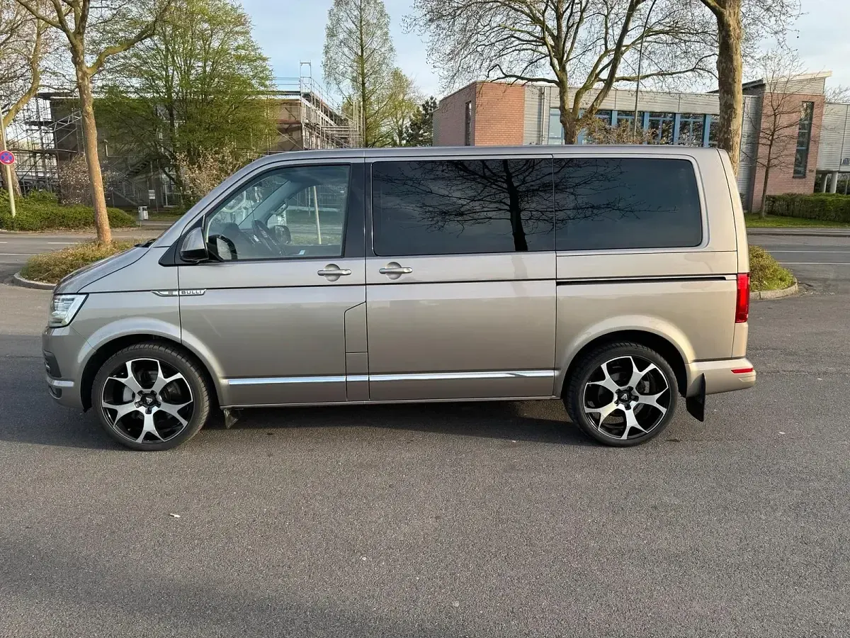 Usata VW Multivan Highline 204 CV (150 kW) 2017 Andere farben Monovolume