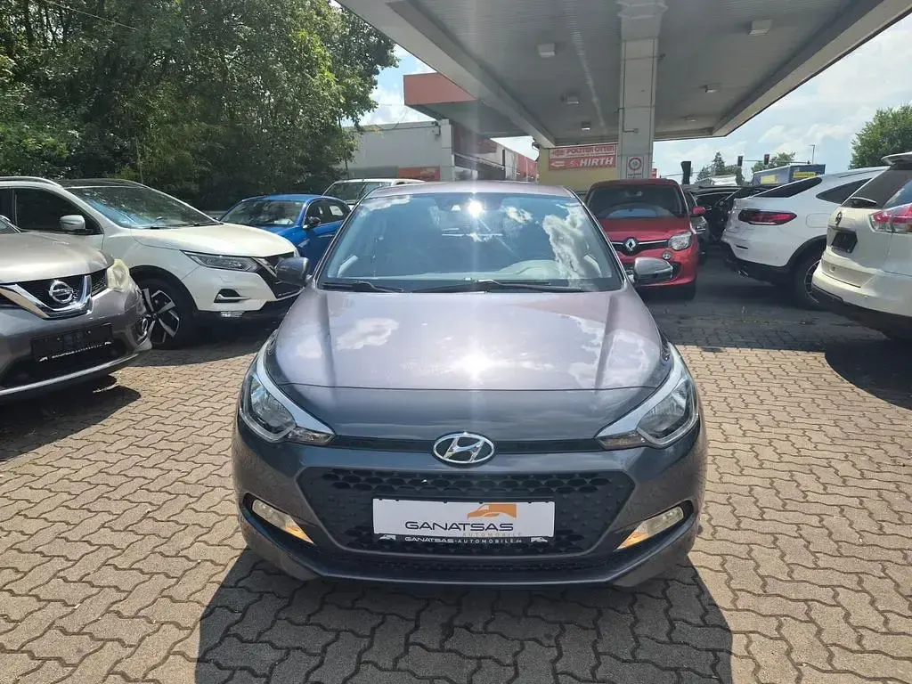 Gebraucht Hyundai i20 Trend 84 PS (61 kW) 2016 Grau Limousine