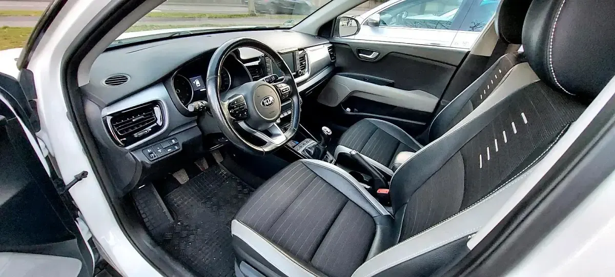 Gebraucht Kia Stonic 120 PS (88 kW) 2018 Weiß SUV