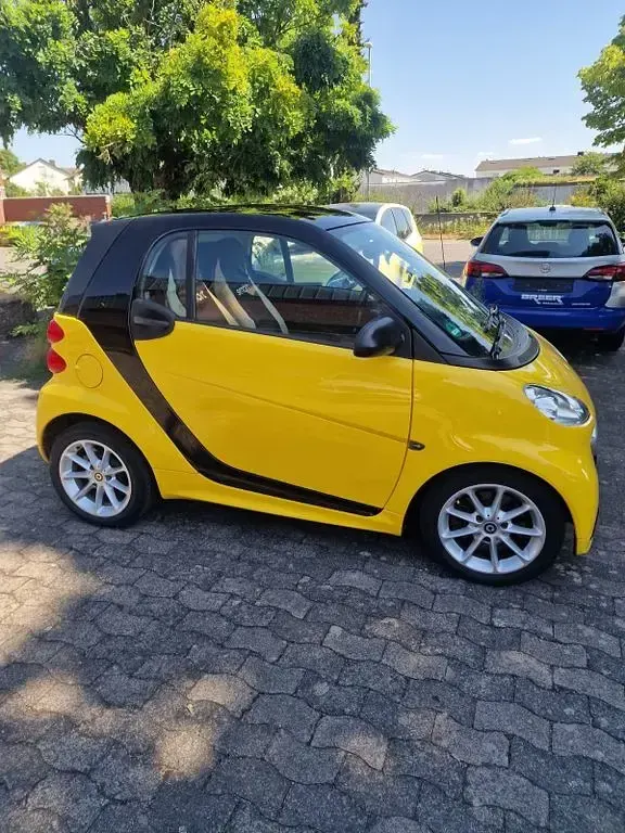 Gebraucht Smart ForTwo Coupé Passion 71 PS (52 kW) 2013 Gelb Coupé