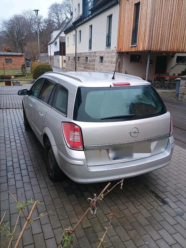 Gebraucht Opel Astra 105 PS (77 kW) 2008 Silber Kombi