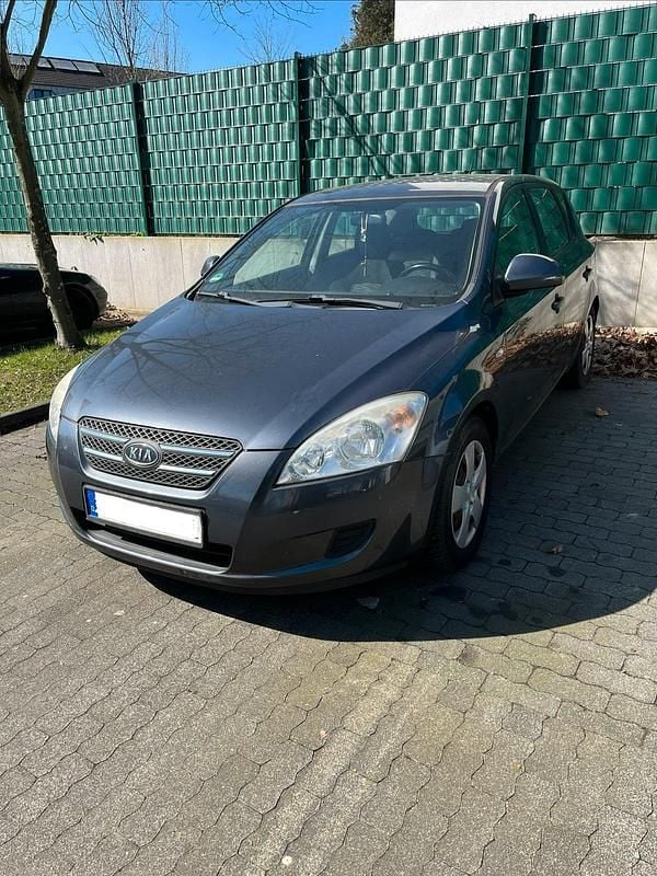 Gebraucht Kia Ceed 109 PS (80 kW) 2007 Grau Kleinwagen