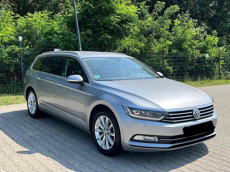 Grau Gebraucht 2017 VW Passat Highline Kombi | 10.900 € (Superpreis) - Bild 1/4