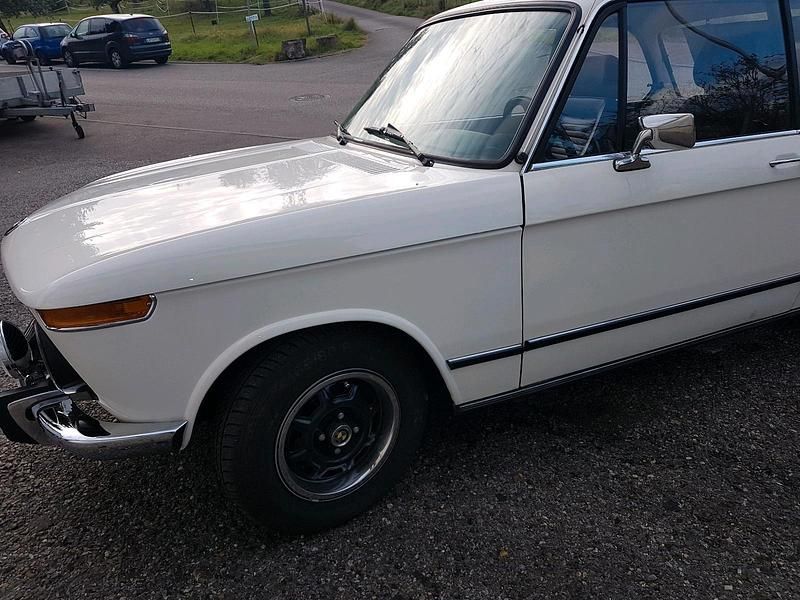 Weiß Gebraucht 1975 BMW 2002 Limousine | 23.500 € - Bild 1/4