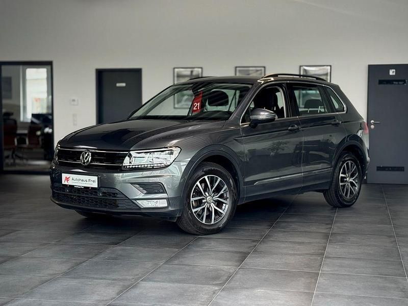 Grau Gebraucht 2016 VW Tiguan Comfortline SUV | 17.770 € (Teuer) - Bild 1/4