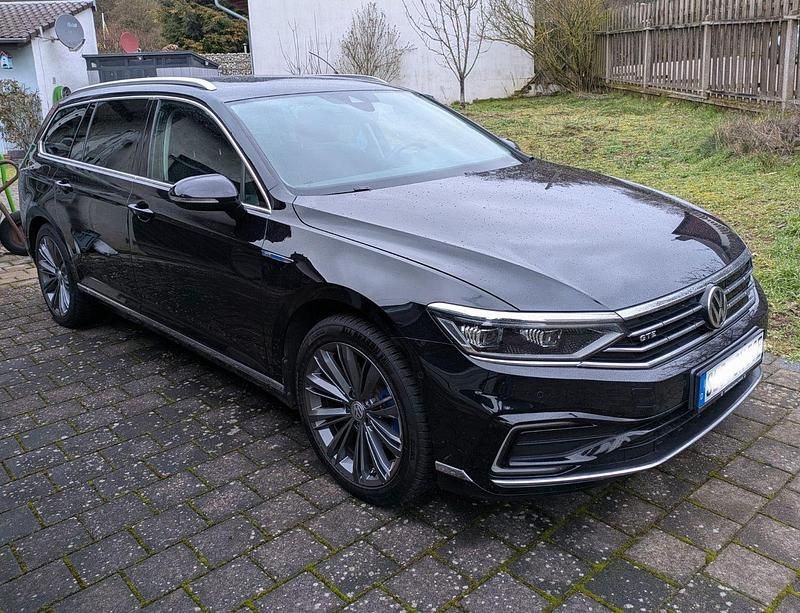 Schwarz Gebraucht 2020 VW Passat GTE Kombi | 15.900 € (Superpreis) - Bild 1/2