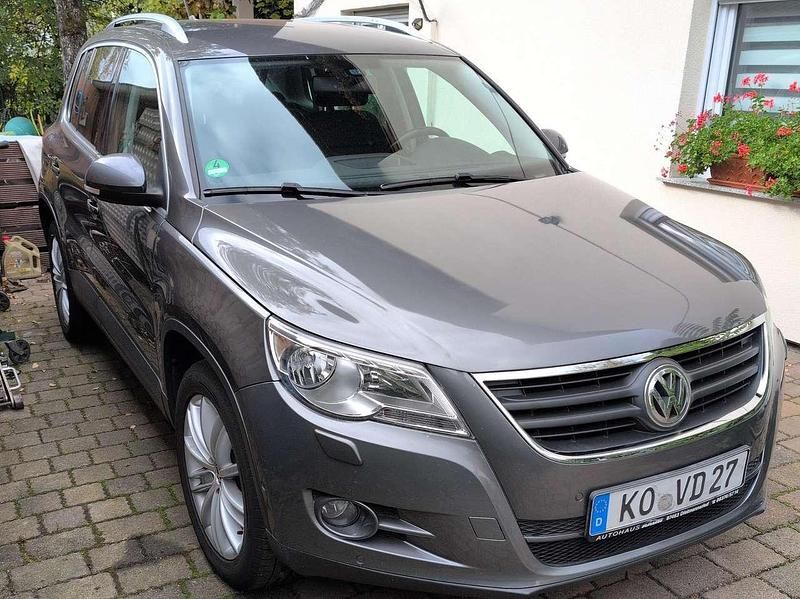 Gebraucht VW Tiguan 140 PS (102 kW) 2011 Grau SUV