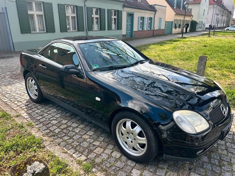 Second-hand Mercedes SLK200 136 CP (100 kW) 1997 Negru Cabrio