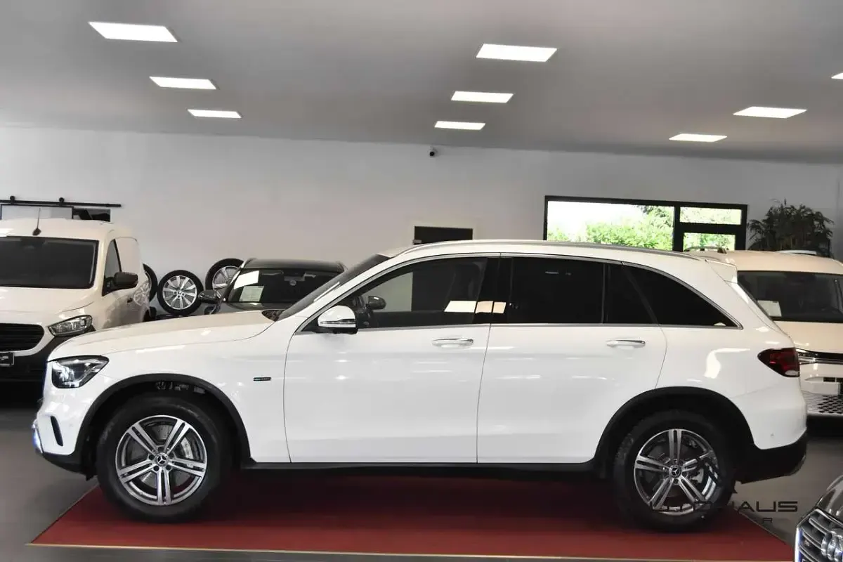 Gebraucht Mercedes GLC300 194 PS (142 kW) 2021 Polarweiss  unilack SUV