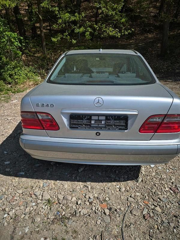 Gebraucht Mercedes E240 170 PS (125 kW) 2001 Silber Limousine