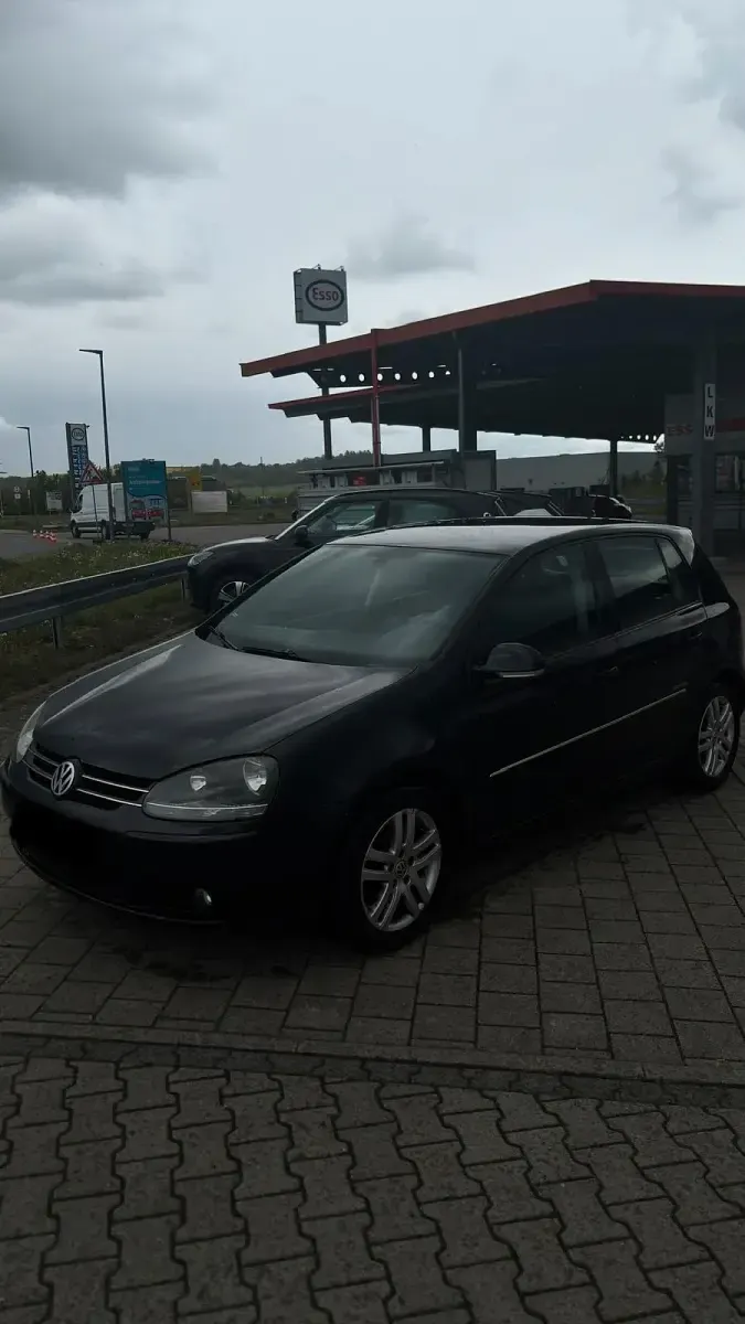Gebraucht VW Golf V 75 PS (55 kW) 2008 Schwarz Kleinwagen